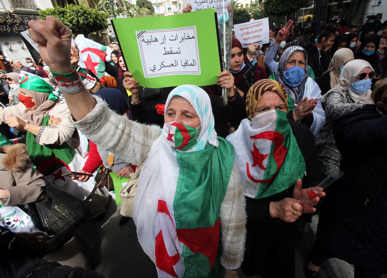 في عيد المرأة.. مسيرة نسوية بالجزائر دعما للحراك