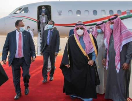 رئيس وزراء السودان يصل الرياض في زيارة تستغرق يومين