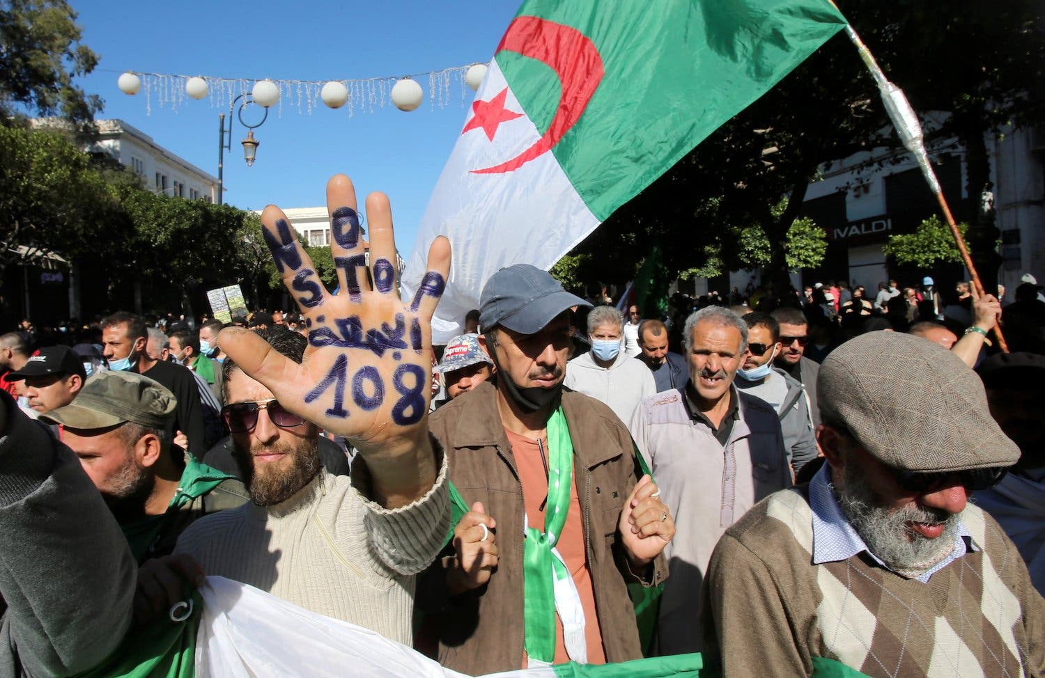 الجمعة الـ108 للحراك الجزائري.. مظاهرات حاشدة غداة إعلان موعد انتخابات مبكرة