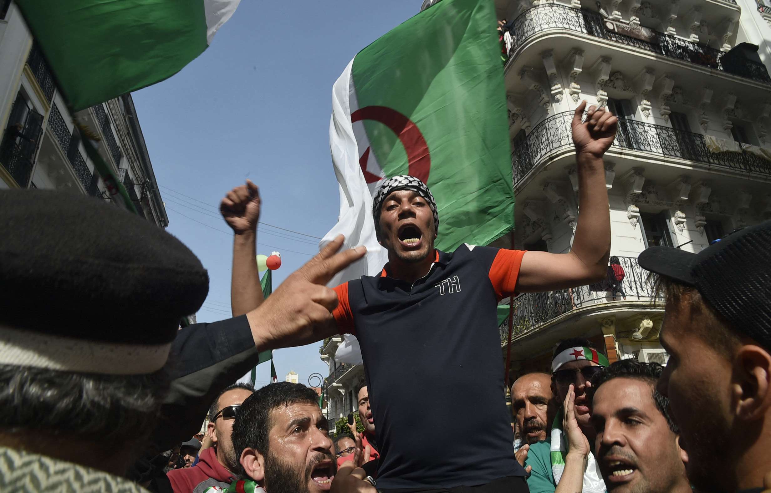 مسيرات في عدد من المدن الجزائرية في الجمعة الـ 112 من الحراك الشعبي