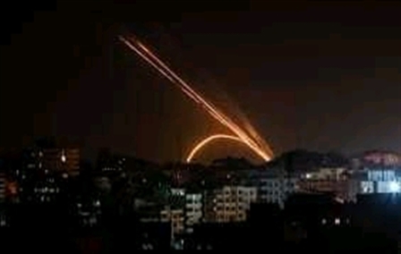 المقاومة الفلسطينية تقصف تل أبيب بعشرات الصواريخ