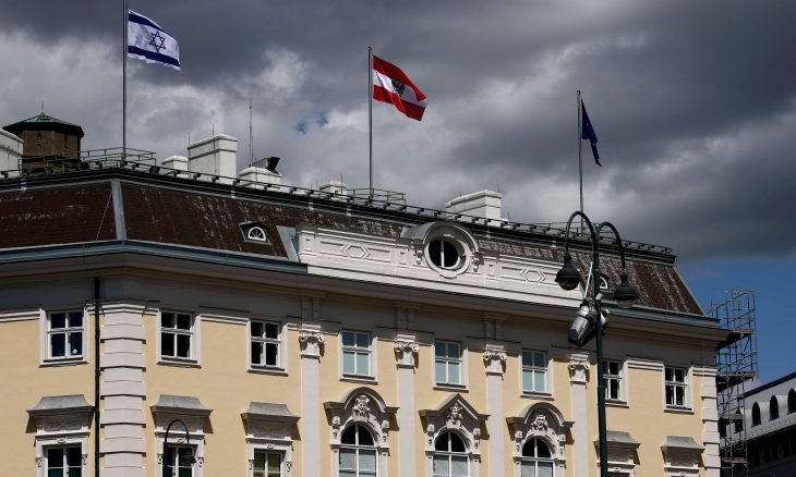 إثر حملة استياء.. النمسا تنزل علم إسرائيل من المباني الرسمية