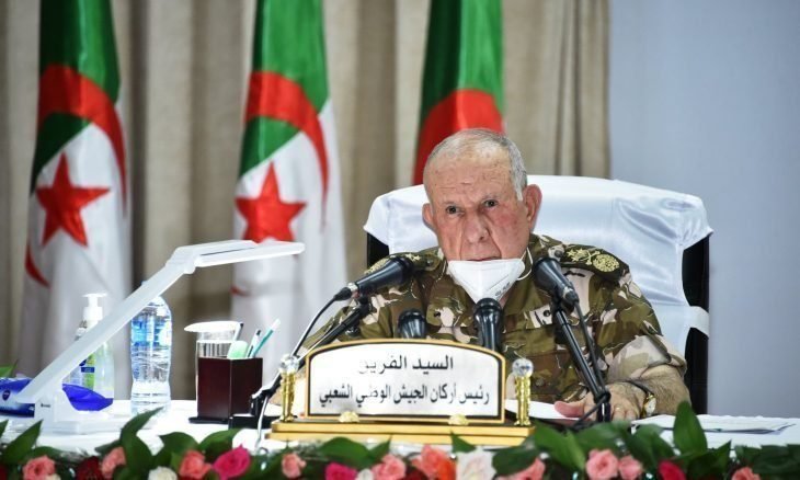 قائد الجيش الجزائري يحذر 