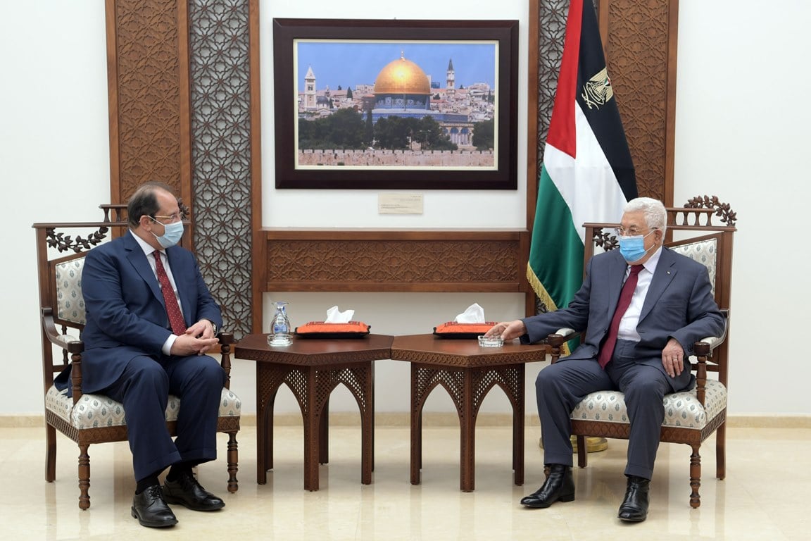 عباس يبحث مع رئيس المخابرات المصرية جهود التهدئة وإعمار غزة