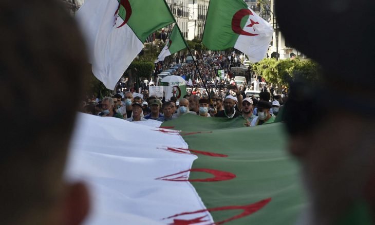 مسيرات الحراك تنتقل إلى خارج العاصمة الجزائرية