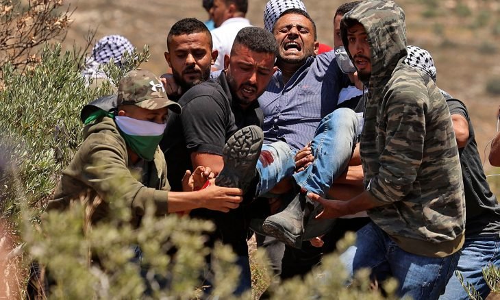 إصابة عشرات الفلسطينيين إثر اعتداء الاحتلال على مسيرات ضد الاستيطان في الضفة الغربية