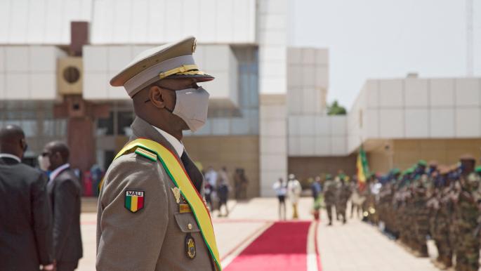 قائد انقلاب مالي يؤدي اليمين رئيسا للبلاد ويعين رئيسا للوزراء