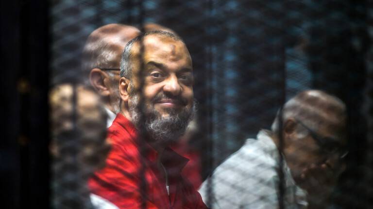 مصر: أحكام نهائية بالإعدام بحق 12 شخصا بينهم صفوت حجازي والبلتاجي والعريان