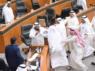 اشتباك بالأيدي بين نائبين تحت قبة البرلمان الكويتي