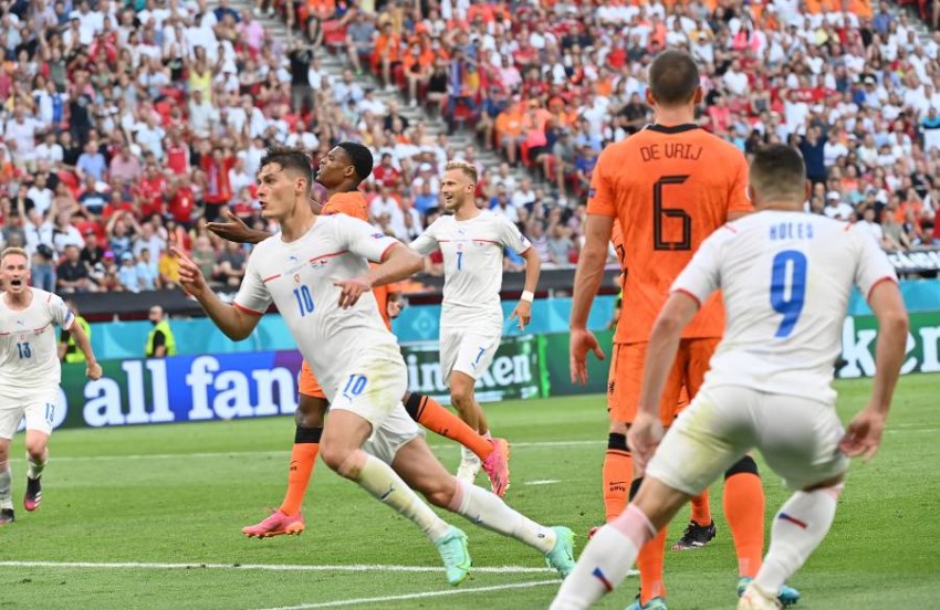 كأس أوروبا: تشيكيا الى ربع النهائي مستغلة النقص العددي في صفوف هولندا