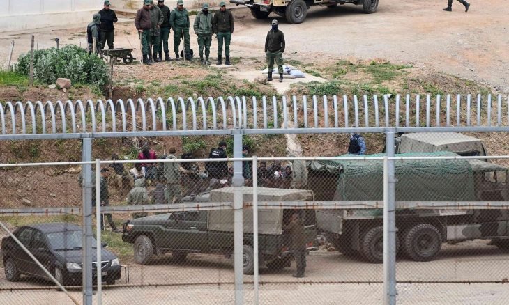 السلطات الإسبانية: 100 مهاجر يحاولون العبور إلى جيب مليلية