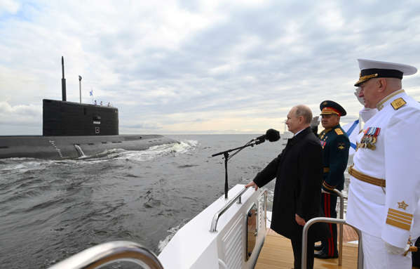 بوتين: بوسع البحرية الروسية تنفيذ “هجوم لا يمكن منعه” إذا لزم الأمر