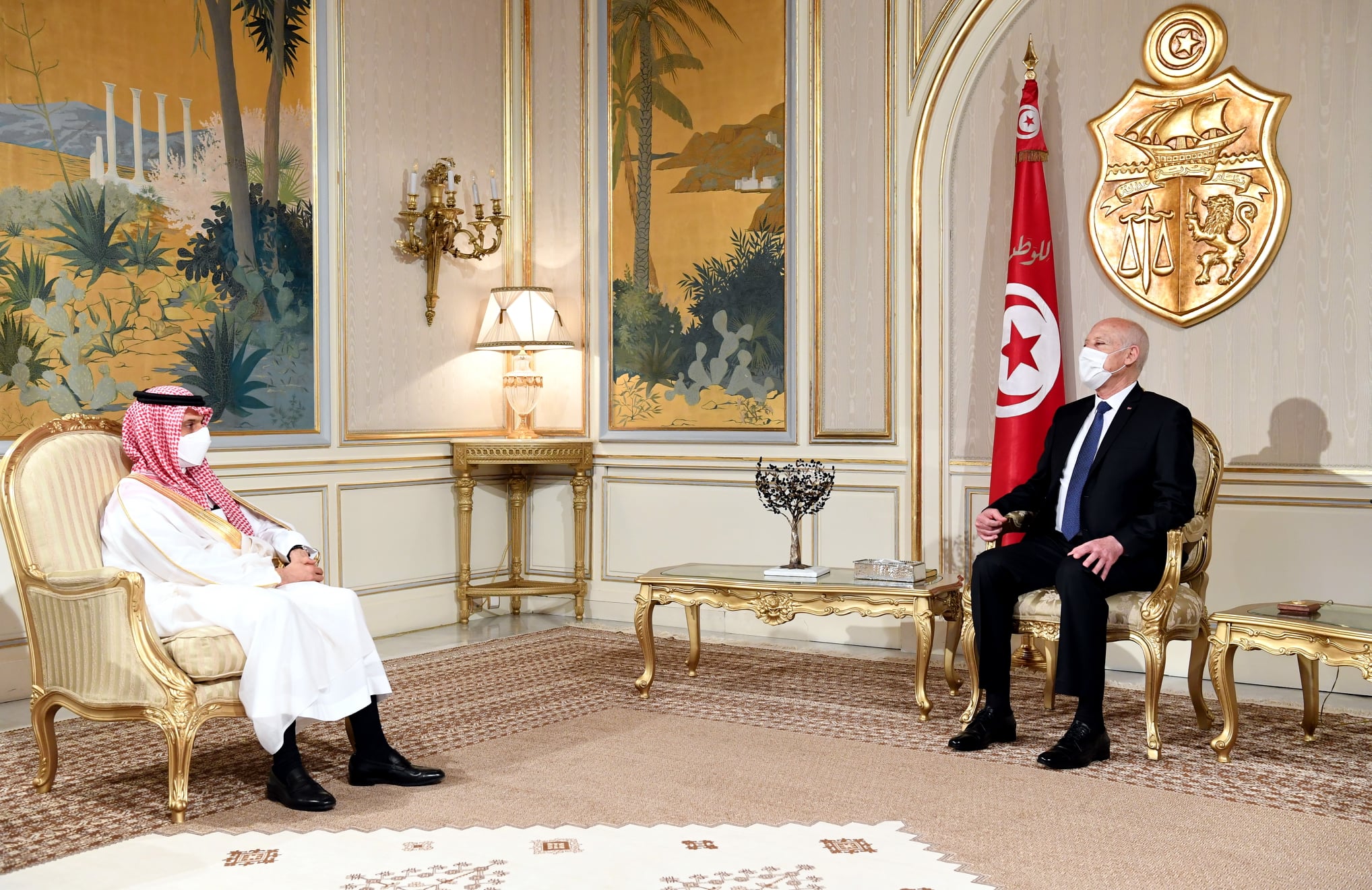 الرئيس التونسي يستقبل وزير الخارجية السعودي في قصر قرطاج