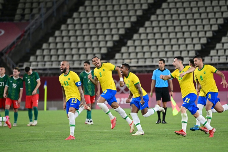 البرازيل وإسبانيا على الموعد في النهائي في مسابقة كرة القدم بأولمبياد طوكيو