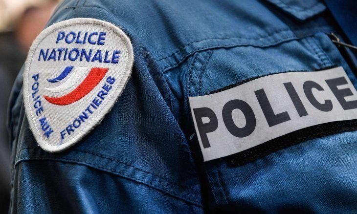شرطة باريس تطلق النار على شخصين في سيارة أثناء تفتيشها