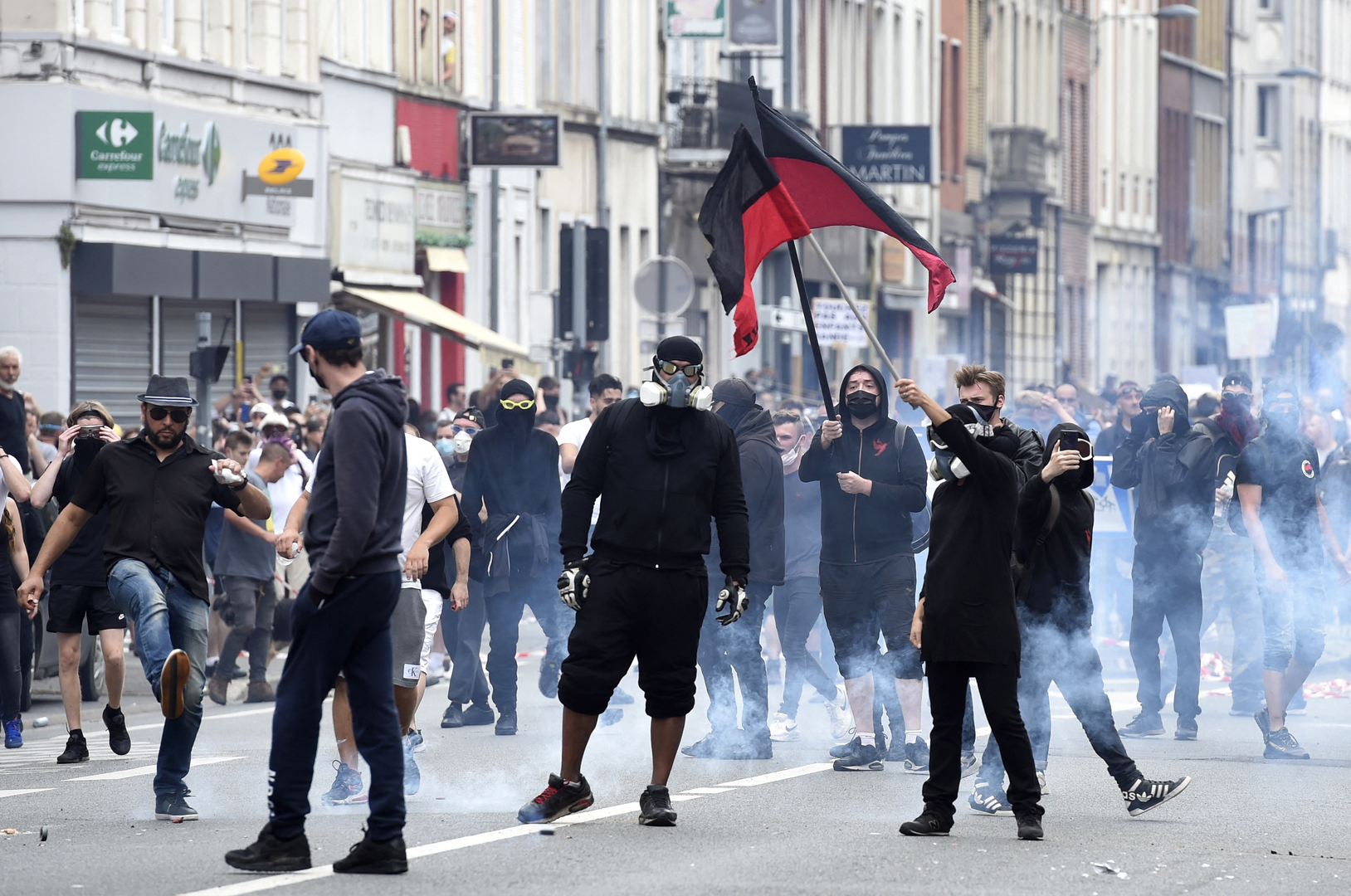 فرنسا.. احتجاجات ضد قيود كورونا واشتباكات في مدينة مونبلييه الجنوبية