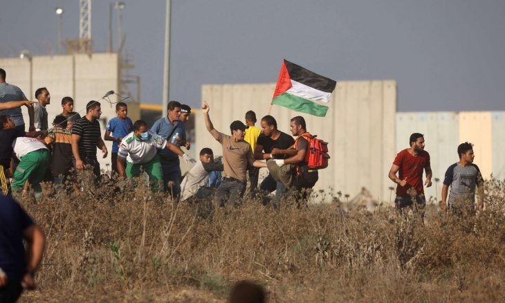 إصابة عشرات الفلسطينيين برصاص قوات الاحتلال عند حدود غزة