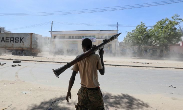 حركة الشباب تهاجم قاعدة عسكرية صومالية وتستعيد السيطرة على بلدة