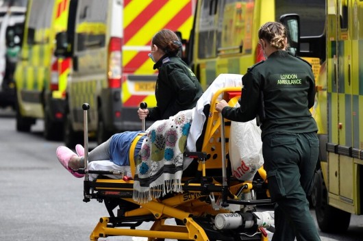 بريطانيا تسجل 37578 إصابة و120 وفاة جديدة بكورونا