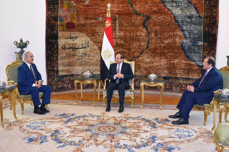 السيسي يجتمع مع حفتر وعقيلة صالح بحضور رئيس المخابرات المصرية