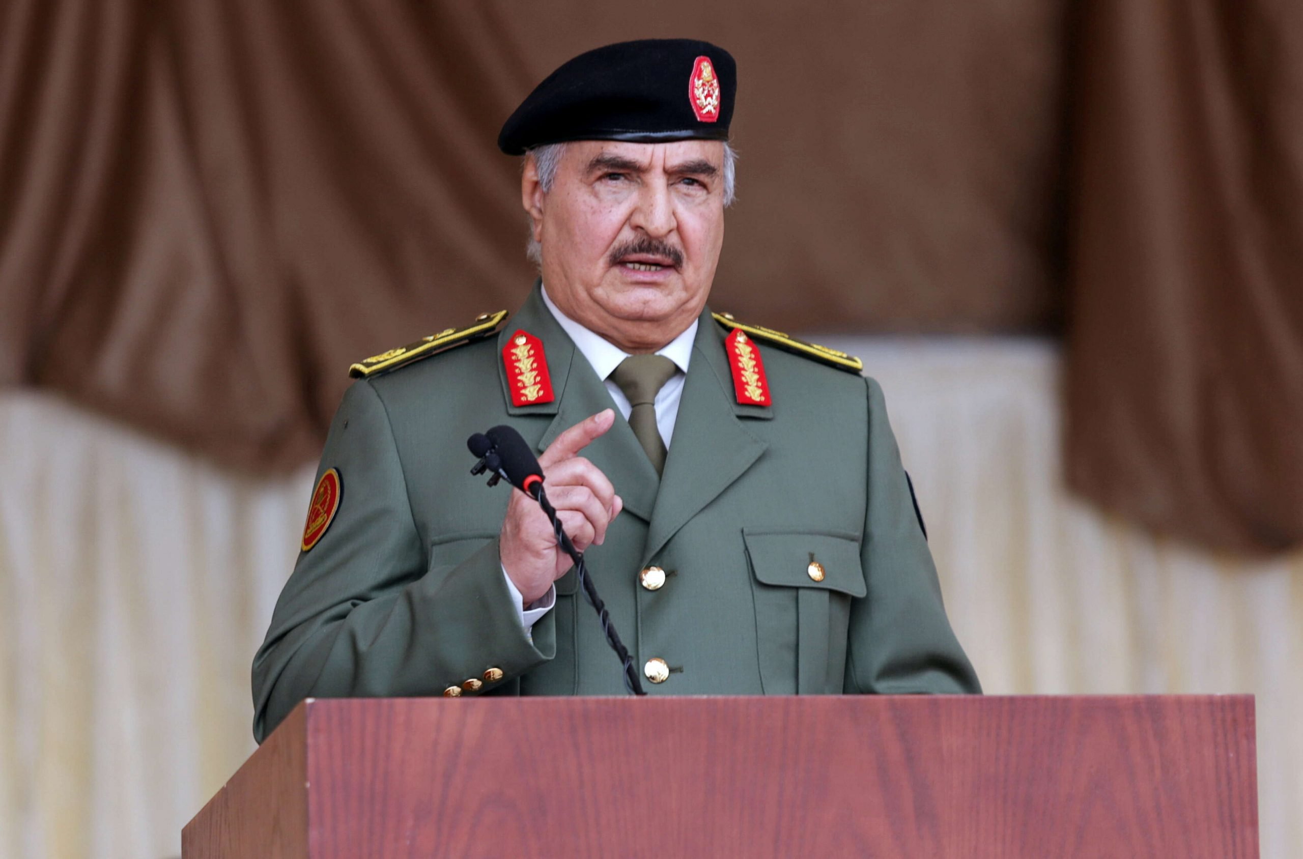 خليفة حفتر يعلّق مهماته العسكرية قبل ثلاثة أشهر من موعد الانتخابات الرئاسية في ليبيا