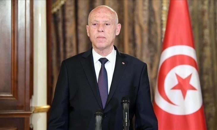 الرئيس التونسي يعطّل أغلب فصول الدستور.. والنهضة: خطوة أخرى نحو الديكتاتورية