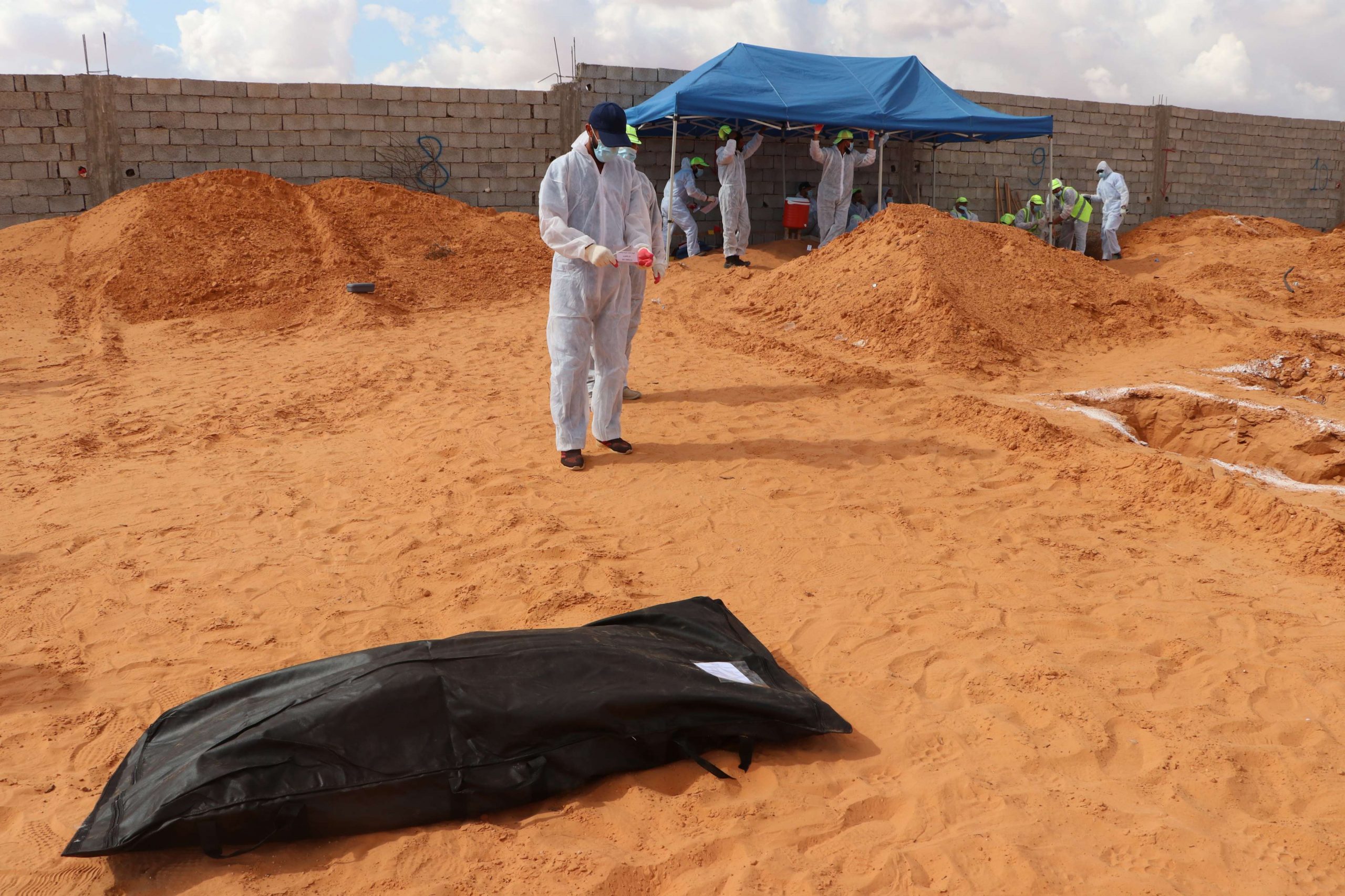 ليبيا .. العثور على 5 جثث مجهولة الهوية في مقبرتين جماعيتين بمدينة ترهونة