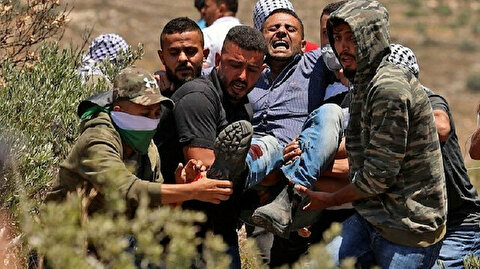 إصابة عشرات الفلسطينيين في هجوم لمستوطنين بالضفة الغربية