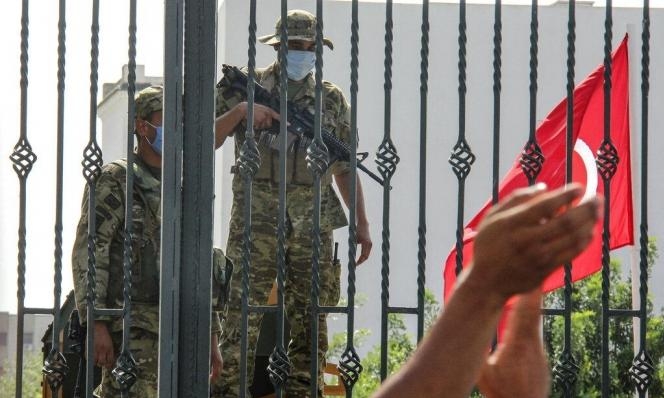 تعزيزات أمنية في محيط البرلمان التونسي تحسبا لعودة النواب