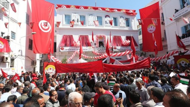 اتحاد الشغل في تونس يطلب أن لا تطول الفترة الاستثنائية بعد تكوين الحكومة