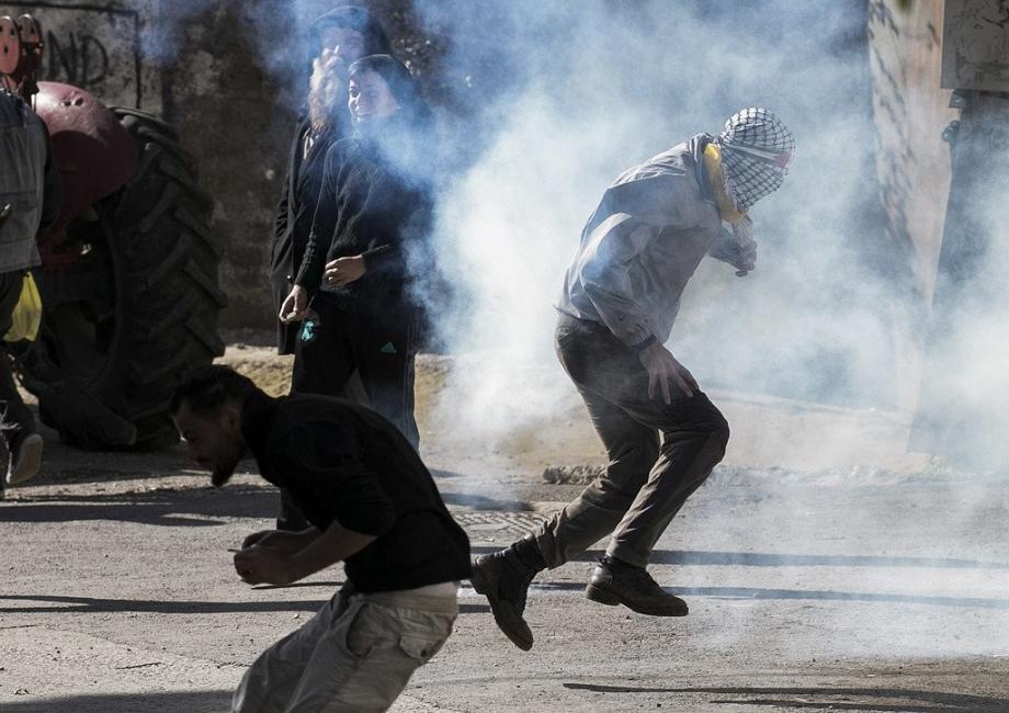 إصابات بالرصاص والاختناق خلال مواجهات مع قوات الاحتلال في الضفة الغربية