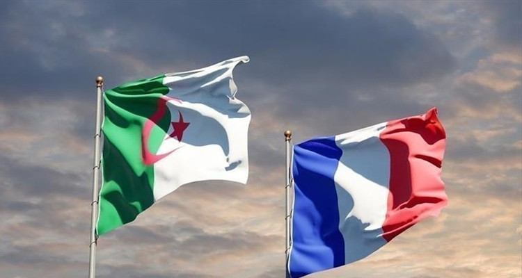 الجزائر: وزارتان توقفان التعامل بـ 