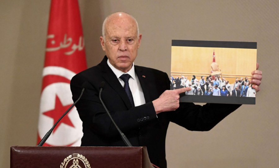 حقوقيون تونسيون يطالبون الرئيس بالكف عن “تخوين” معارضيه