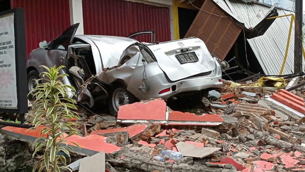 زلزال يضرب ساحل إندونيسيا