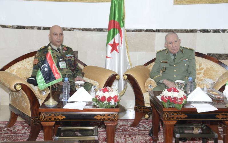 رئيسا الأركان الجزائري والليبي يبحثان التعاون العسكري