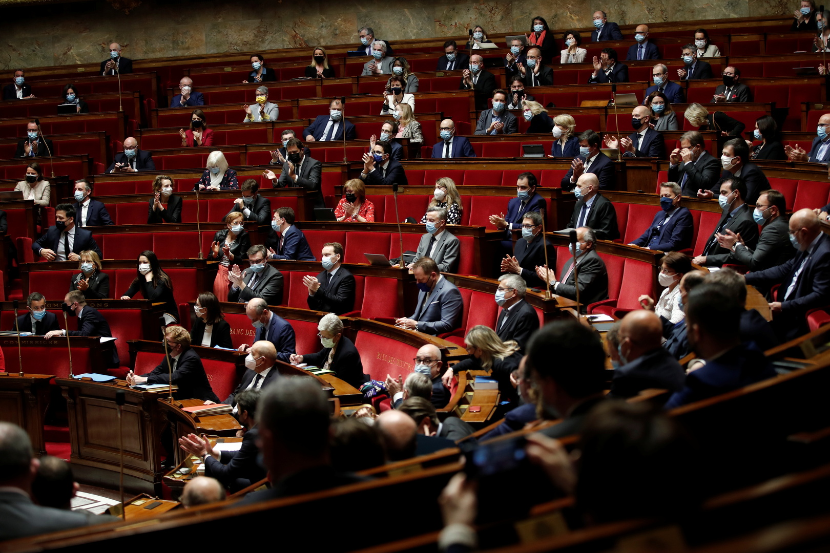 البرلمان الفرنسي يناقش مشروع قانون “اعتذار” من الحركيين الجزائريين