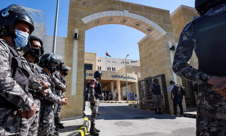 أحكام بالسجن بحق5 مسؤولين بقضية نفاد الأكسجين من مستشفى السلط في الأردن