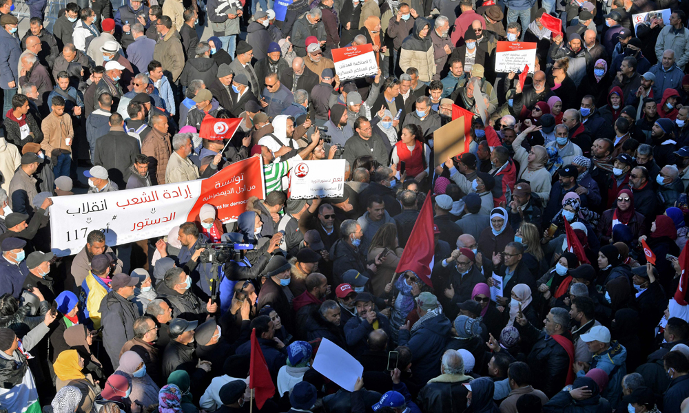 تونس: تظاهرة داعمة وأخرى رافضة لقرارات الرئيس قيس سعيّد