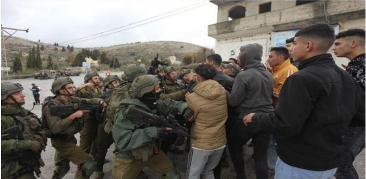 إصابة عشرات الفلسطينيين برصاص قوات الاحتلال في نابلس
