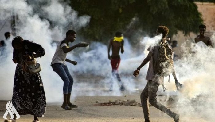 قوات الأمن السودانية تطلق الغاز المسيل للدموع على المتظاهرين في الخرطوم