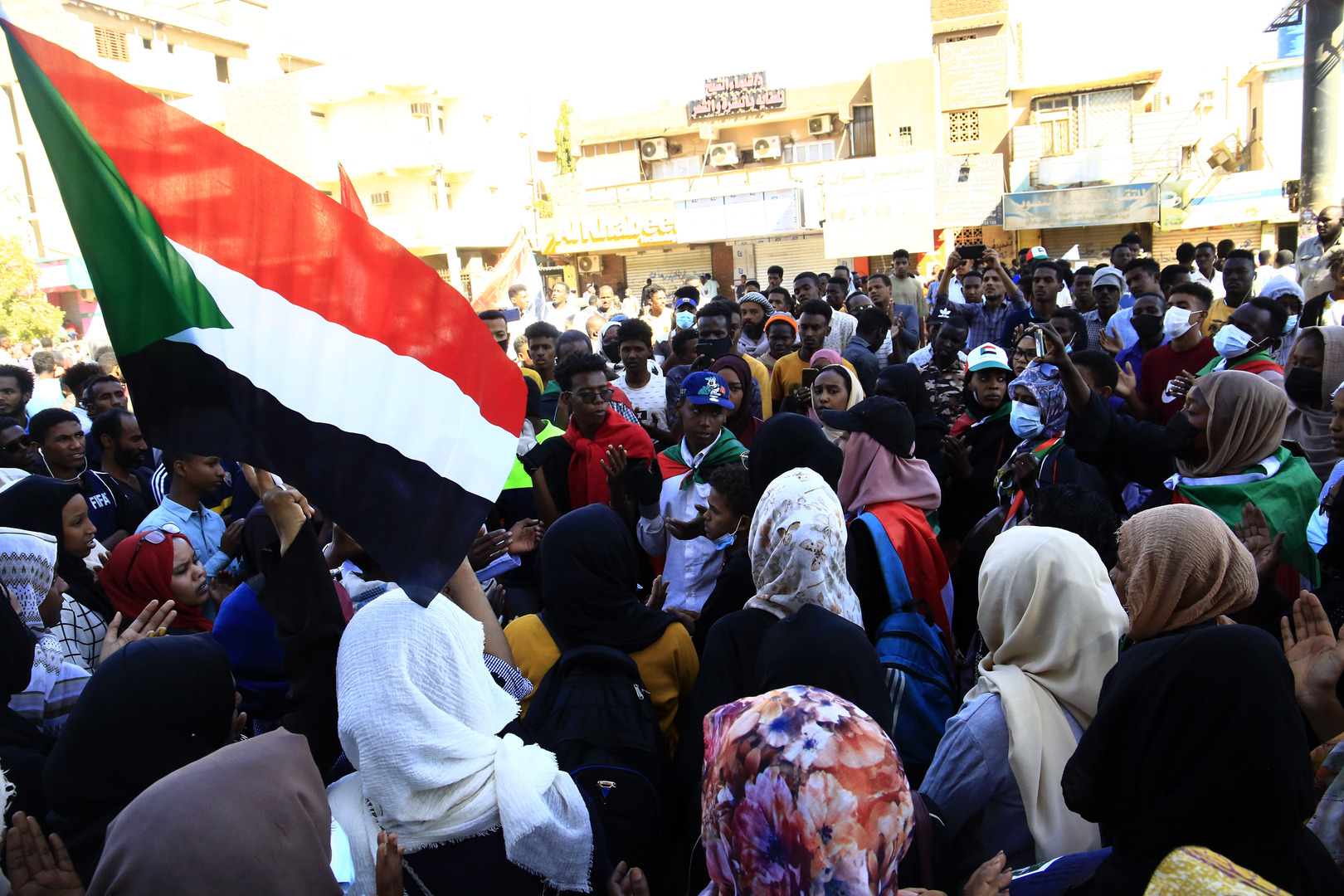 السودان.. مقتل متظاهر بعد إطلاق قنابل الغاز لتفريق احتجاجات جديدة في الخرطوم