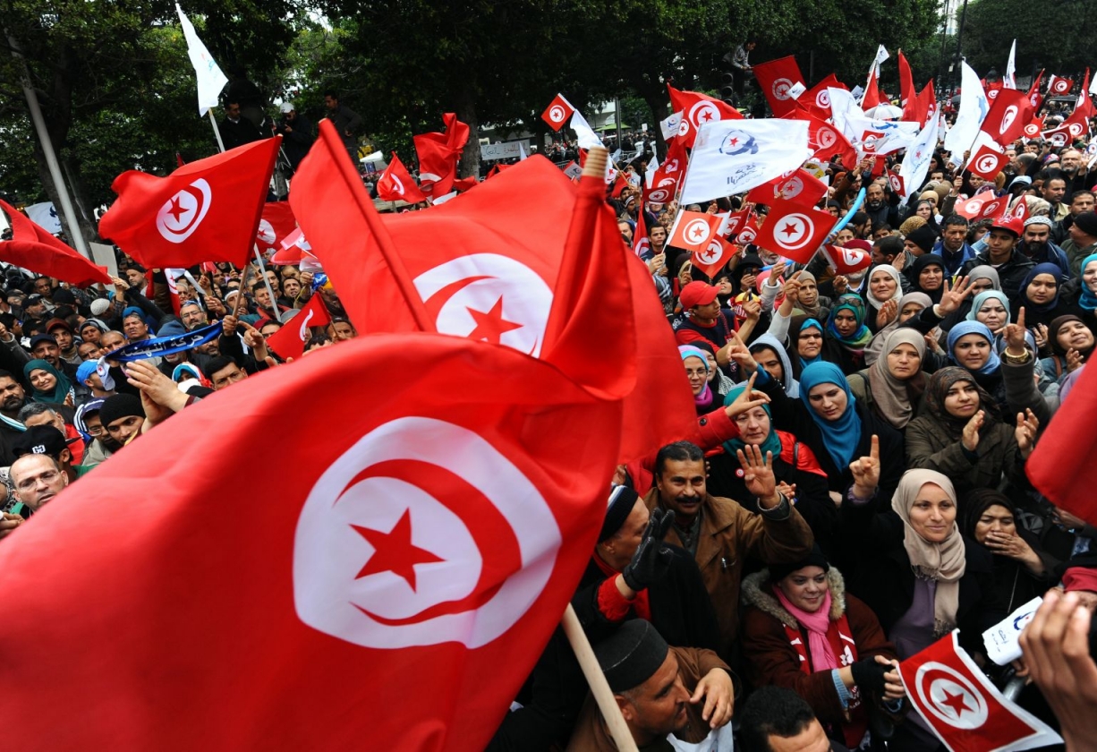 وفاة أحد متظاهري 14 يناير في تونس “متأثرًا بإصابته بعد تعنيفه من قبل الشرطة”