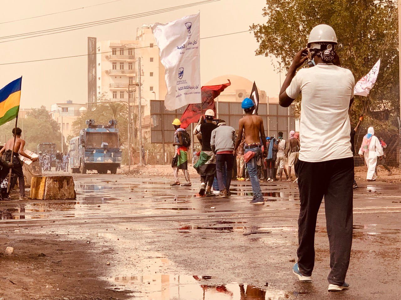 الخرطوم.. إصابة متظاهرين بمواجهات مع الأمن في محيط قصر الرئاسة