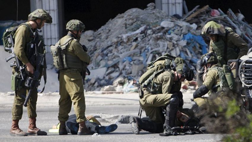 استشهاد شاب فلسطيني في الضفة الغربية واحتجاز جثمانه من قبل قوات الاحتلال