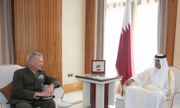 أمير قطر يناقش مع قائد القيادة الأمريكية تطورات الأوضاع في المنطقة
