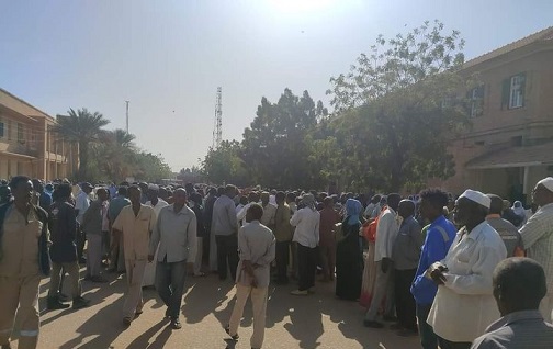 السودان: تظاهرات في الخرطوم… وإضراب عمال سكة الحديد في عطبرة