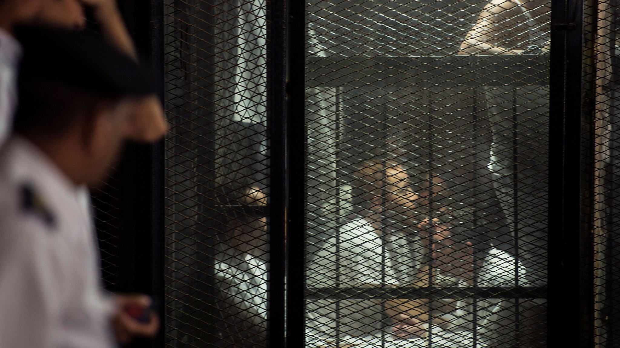 مصر: الاعتداء على ناشطين سياسيين في السجن لإجبارهم على فك إضرابهم عن الطعام