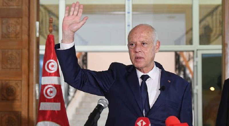 الرئيس التونسي يصدر مرسوما بالعفو في قضايا فساد لاسترداد أموال
