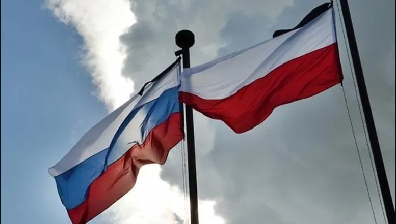 بولندا تطرد 45 دبلوماسيًا روسيًا لقيامهم بأنشطة تجسس