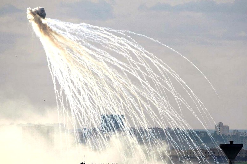 القنابل الفوسفورية التي تتهم روسيا باستخدامها في أوكرانيا… سلاح حارق يخضع لقيود